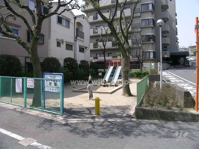 敷地の東側に隣接した公園
