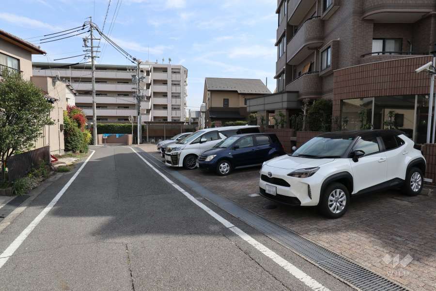 敷地内駐車場（屋外平面式）