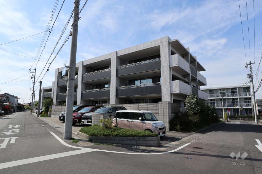 プレセーヌ月見町の外観（南東側から）