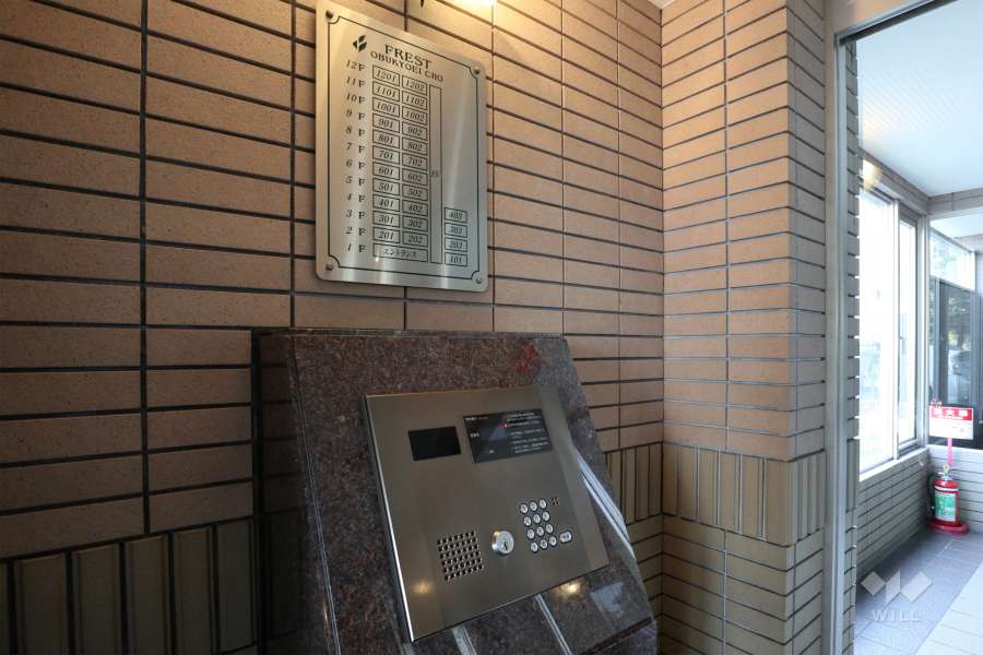 オートロックの操作盤、案内板