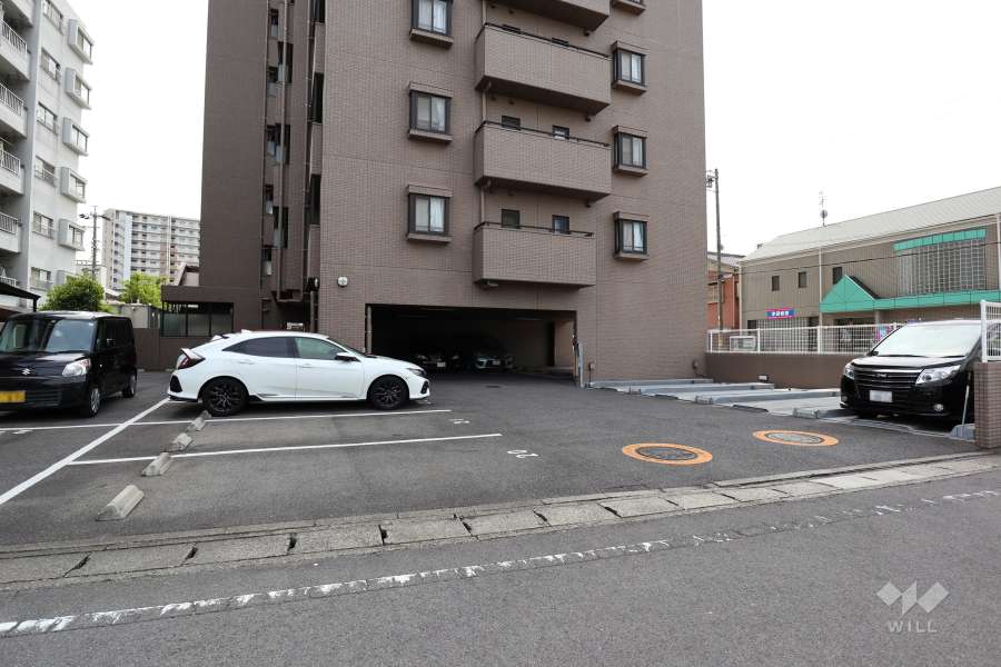 敷地内駐車場（屋外平面式、屋外機械式、屋内平面式）