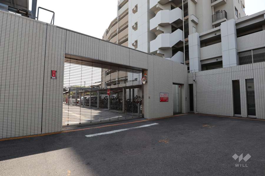 駐車場の出入り口（リングシャッター付き）