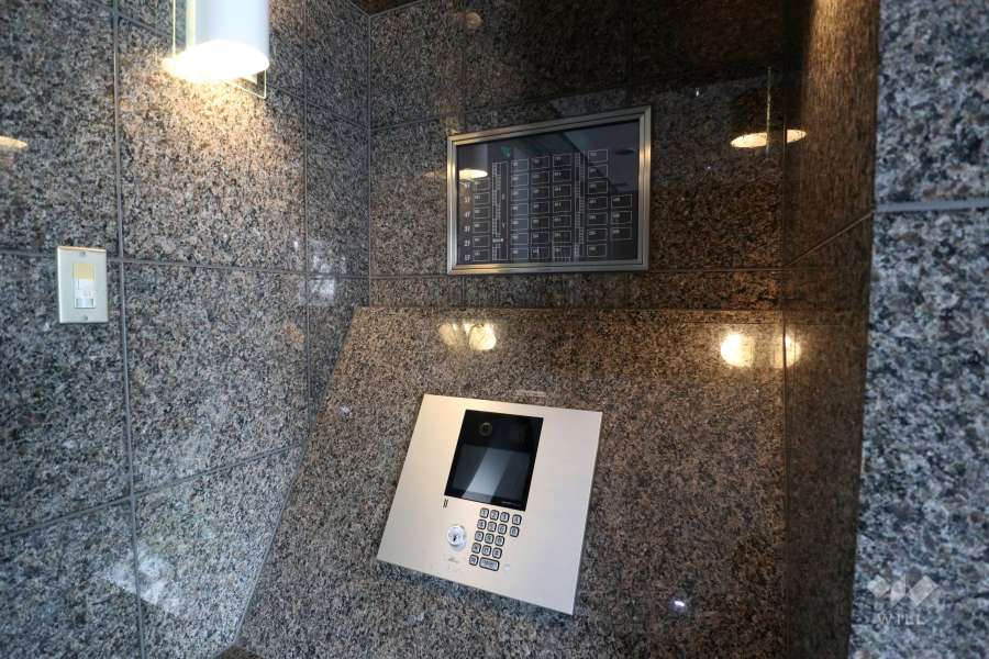 オートロックの操作盤、案内板