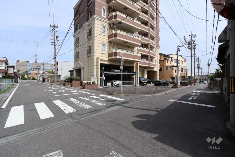 敷地南西側と南東側の前面道路（南側から）