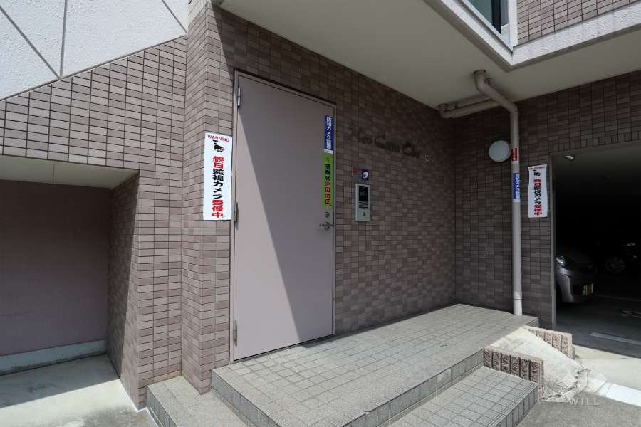 敷地西側のエントランス