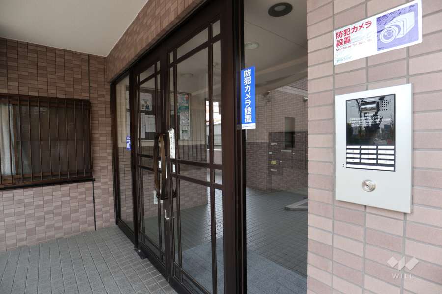 エントランスはオートロック付きです。