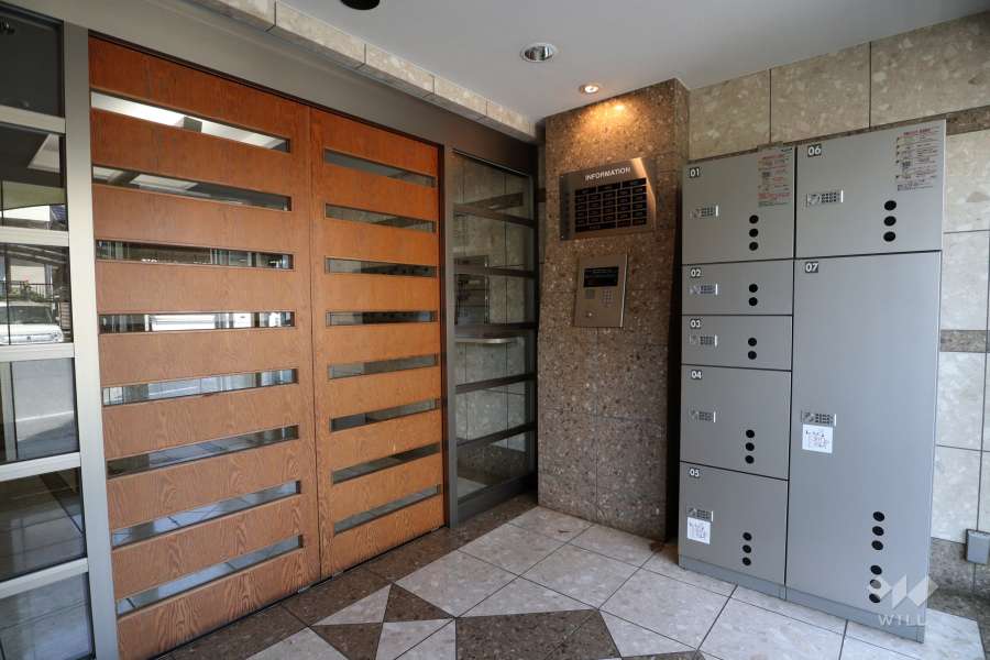 エントランスはオートロック付きです。