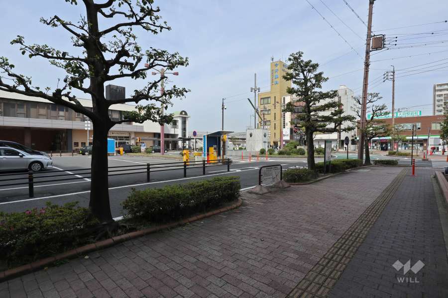 敷地北側の前面道路（西側から）