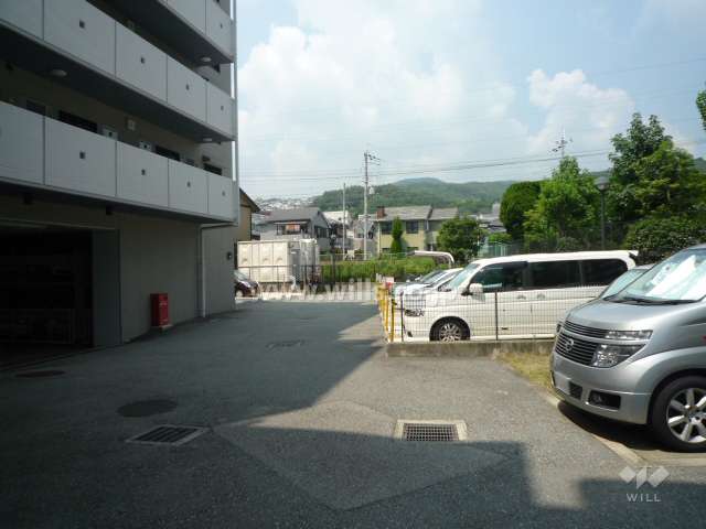屋外の敷地内駐車場