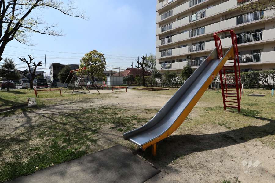 敷地内にはプレイロットがあります。