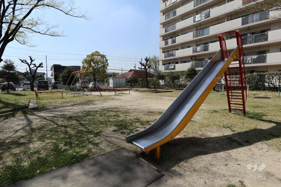 敷地内にはプレイロットがあります。