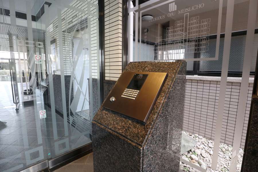 オートロックの操作盤、案内板