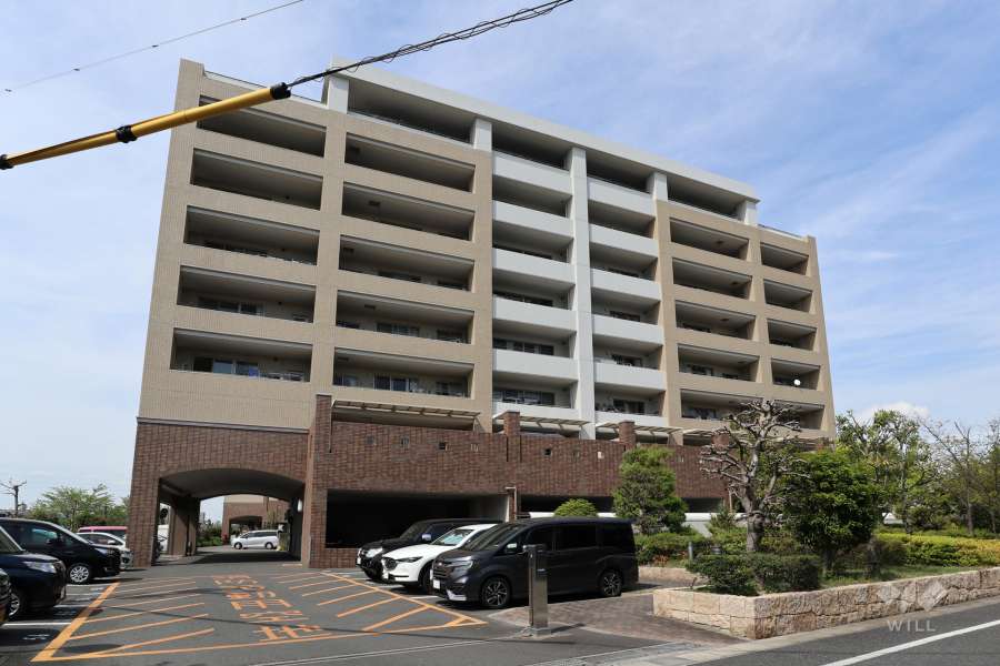 グランドメゾン大府花咲台３番館の外観（南西側から）