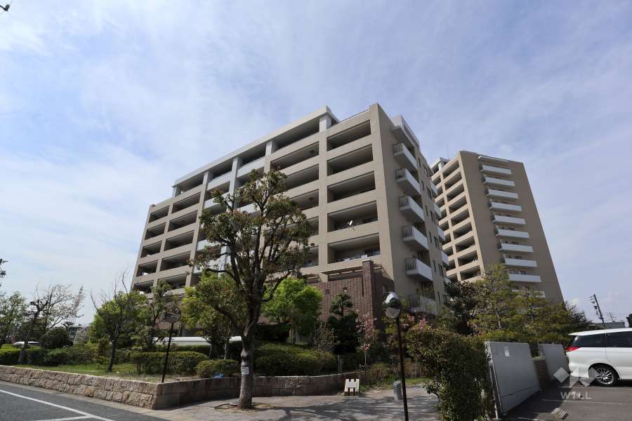 グランドメゾン大府花咲台３番館の外観（南東側から）