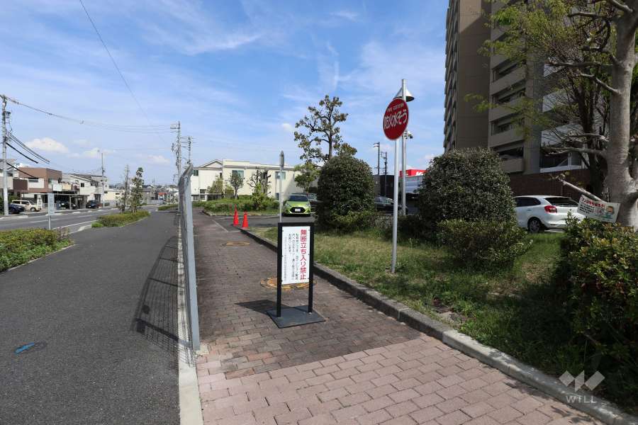 敷地入り口