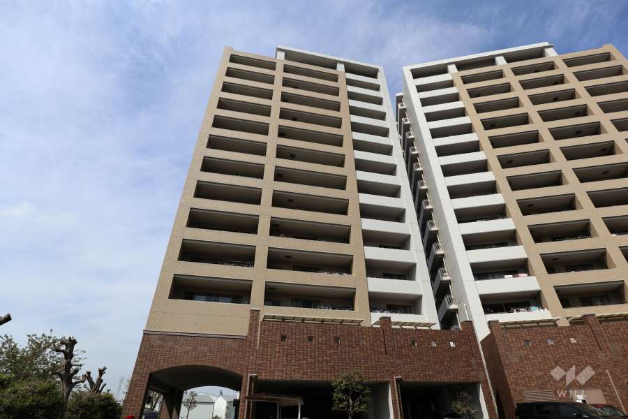 グランドメゾン大府花咲台１番館の外観（南西側から）