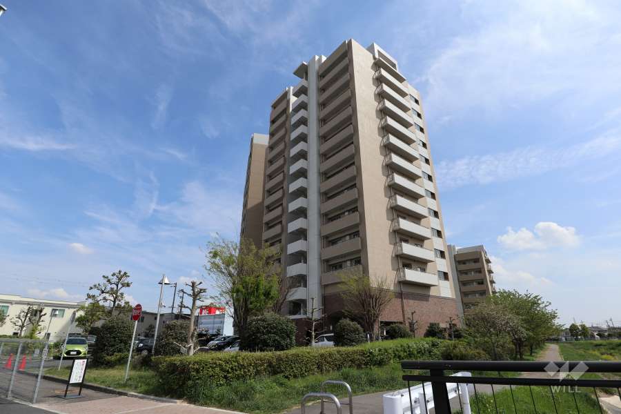 グランドメゾン大府花咲台１番館の外観（北西側から）