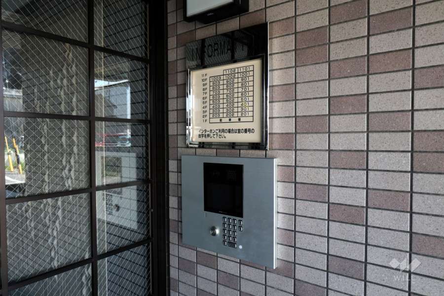 オートロックの操作盤、案内板