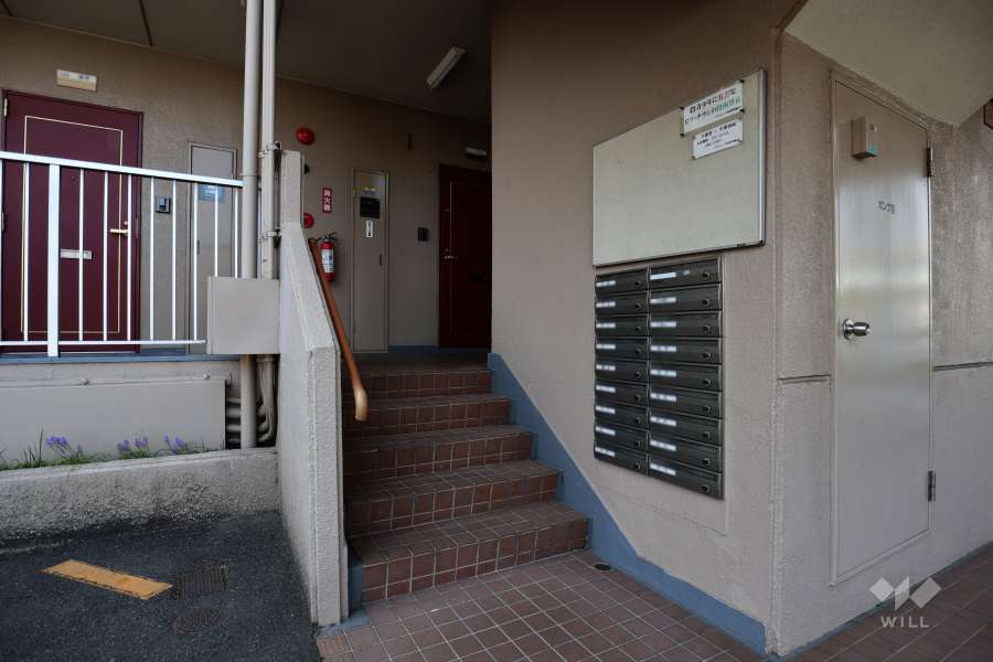 住戸入り口（共用ポスト）