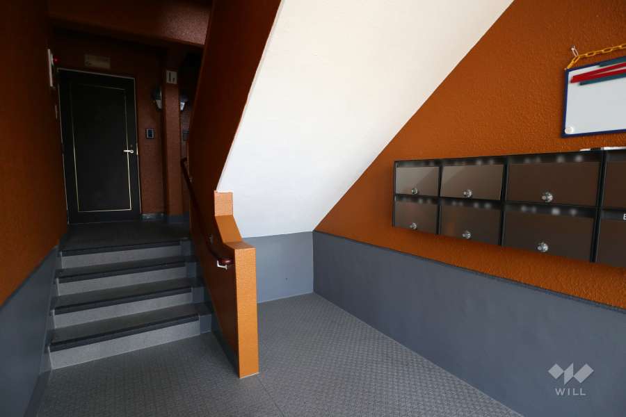 住戸入り口（共用ポスト）