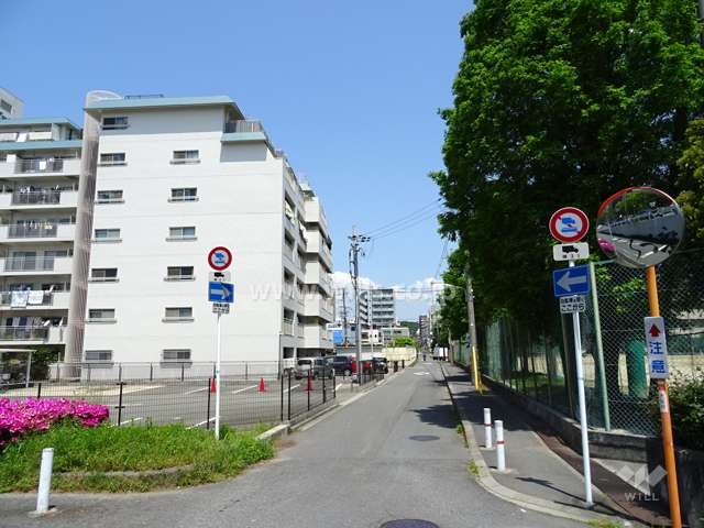 敷地北側の前面道路