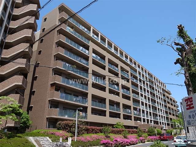 エールグラン千里丘オープンヒルズB棟の外観（南東側から）