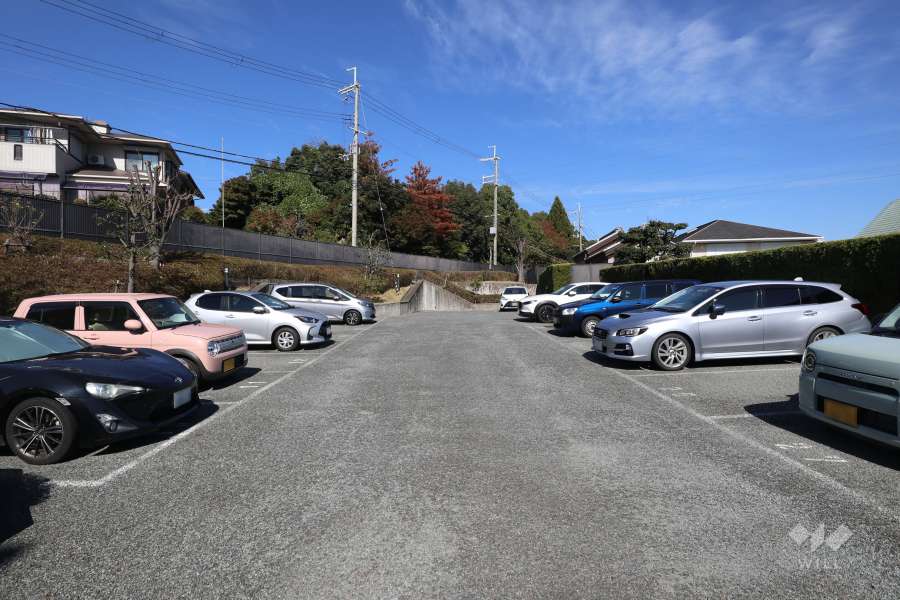 敷地内駐車場(ウエストコート側)