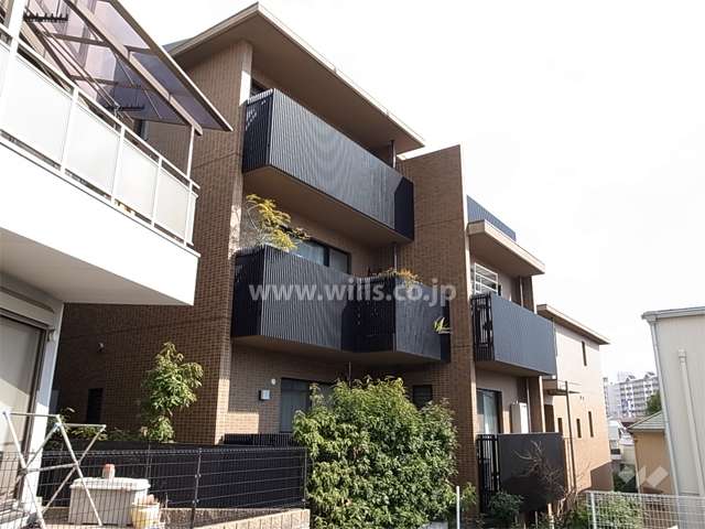 ヴィラ・デェ・フォーレ中桜塚の外観（南西側から）