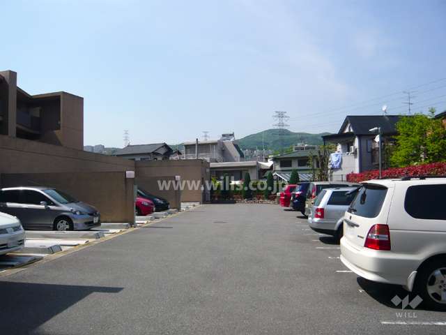 敷地内駐車場（屋外平面式と機械式）
