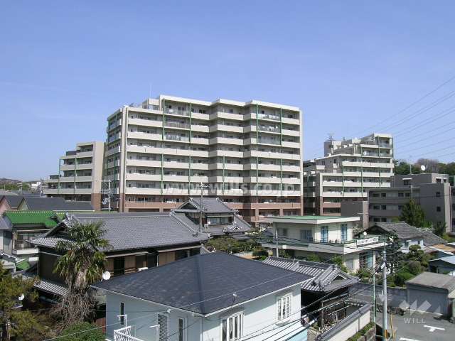 周辺は一戸建が中心に立ち並ぶ住宅地