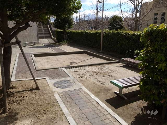 敷地内の小さな公園