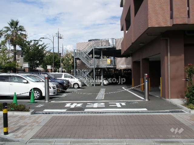 敷地内駐車場（ロボットゲート付き）