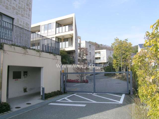 駐車場入口（ゲート付き）