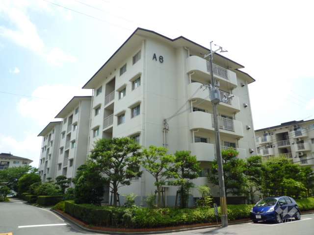 公社山田西第一次団地A-6棟の外観（北側から）