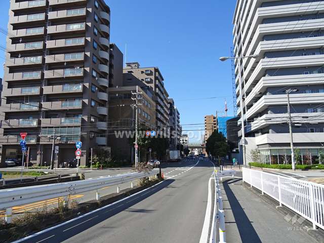 敷地北側の前面道路（東側から）※通称フラワーロードです。 (2)