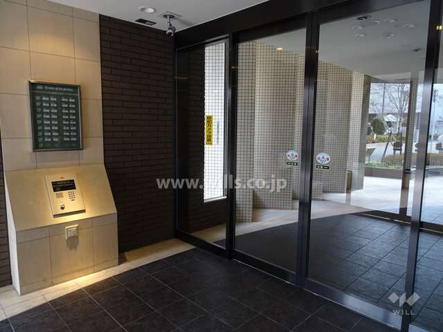 エントランスはオートロック付きです。