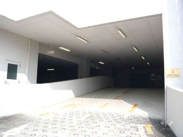 駐車場出入り口
