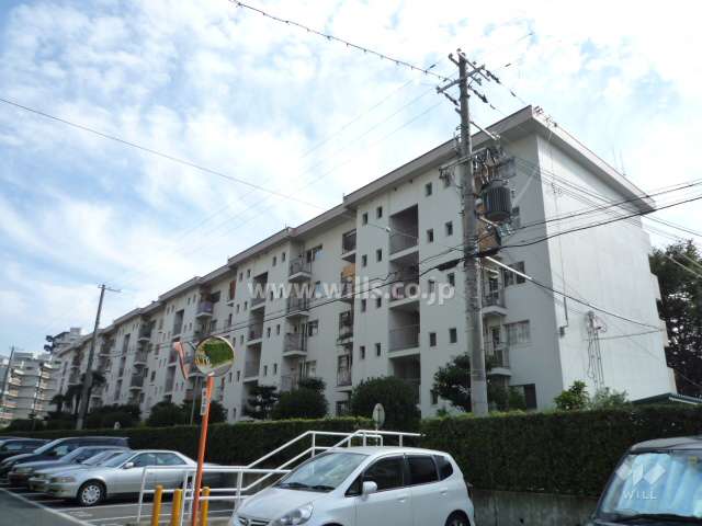 公社千里山田A団地A-6棟の外観（北西側から）