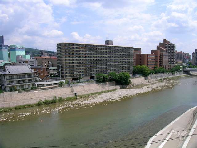 敷地の南側には武庫川が流れています。