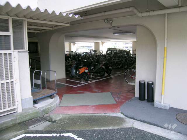 1階部分にある駐輪場