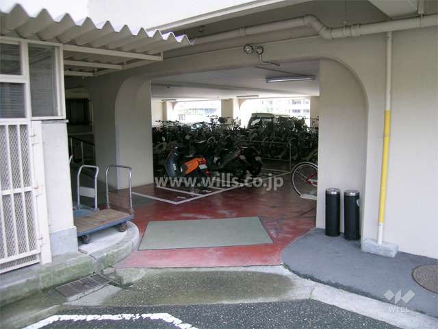 1階部分にある駐輪場