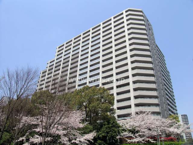 ディーグラフォート千里中央の外観（南側から）