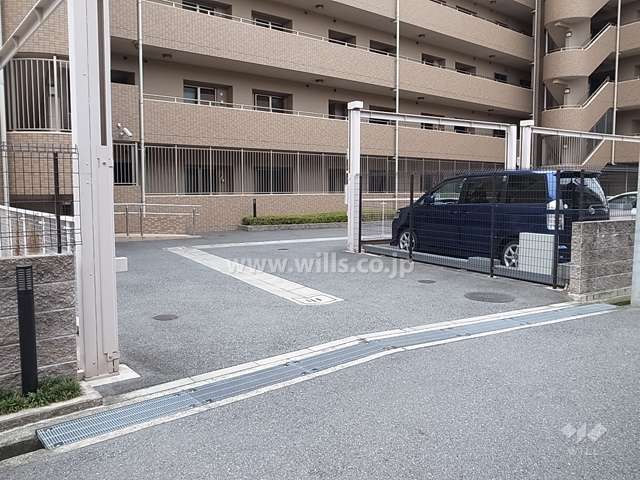駐車場出入り口