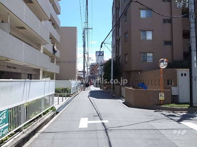 敷地東側の前面道路