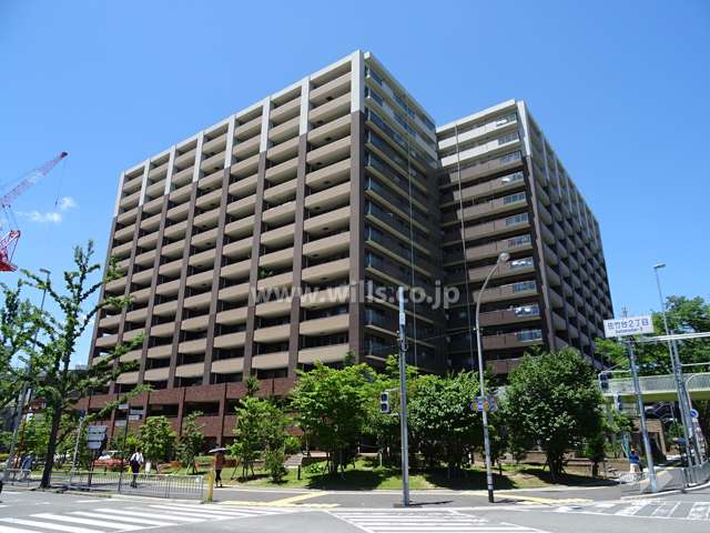 リーザス南千里の外観（南東側から）