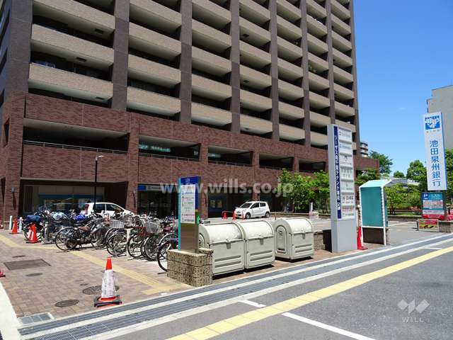 棟内1階、2階に店舗部分があります。