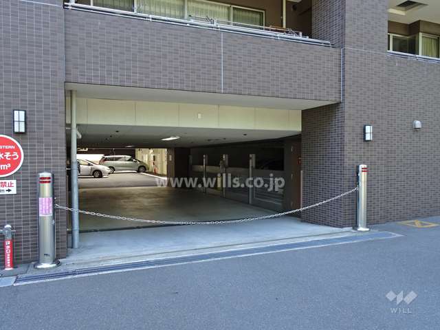 駐車場出入り口（ロボットゲート付き）