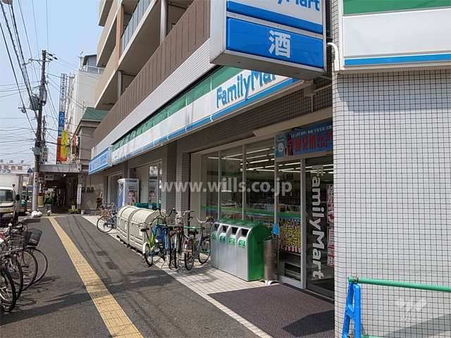 1階には店舗が入っています。