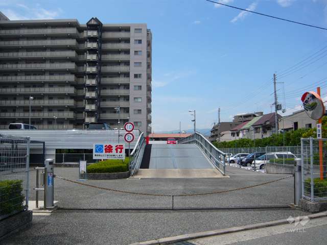 敷地内駐車場（ロボットゲート付き）