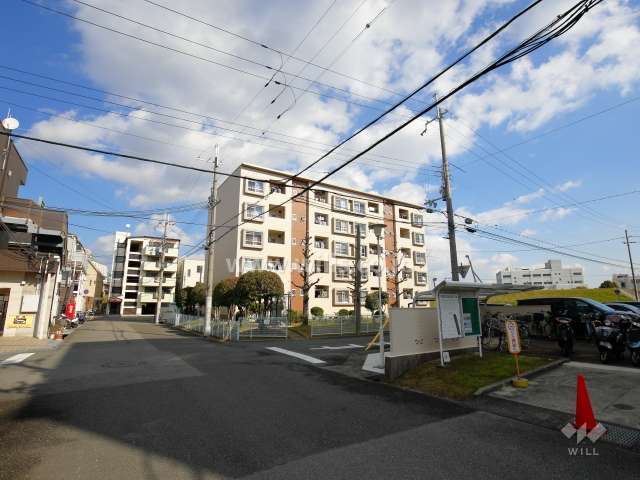 東園田団地1号棟の遠景